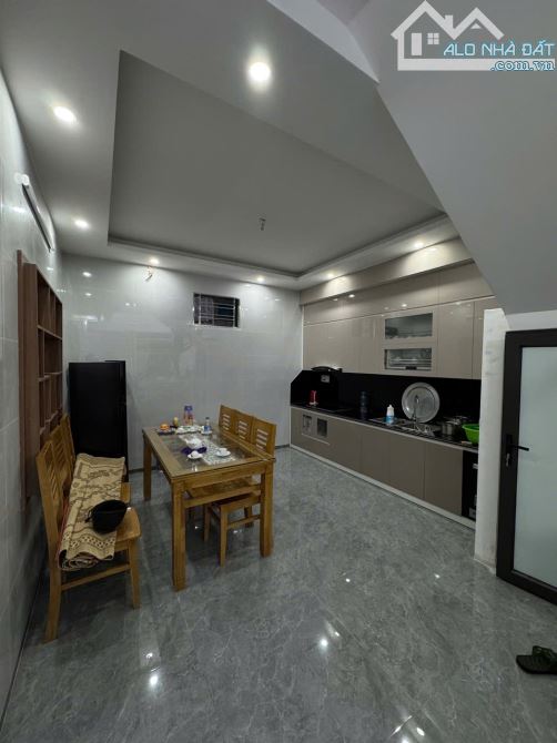 N4645 CHO THUÊ NHÀ nguyên căn tại Văn Cao mới tinh
