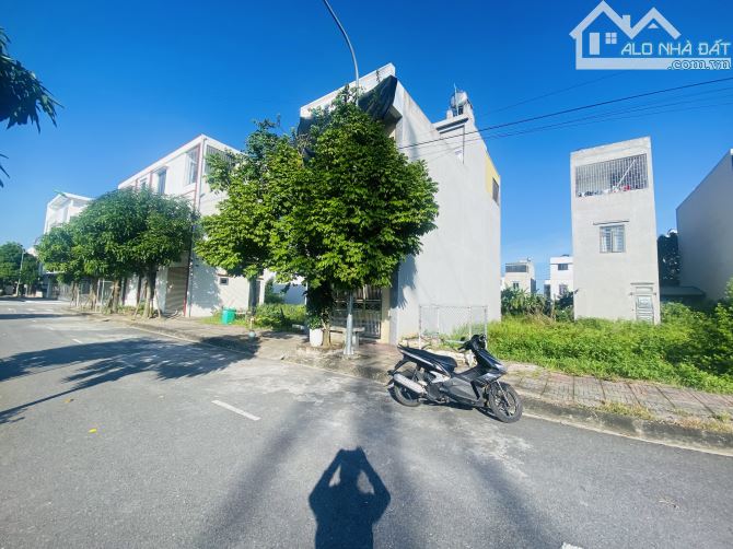 BÁN ĐẤT VIEW CÔNG VIÊN SÂN BÓNG DÃY 03 KHU TDC PHÚ XUÂN TP. THÁI BÌNH
