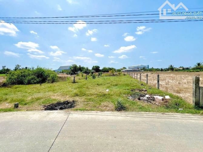 Bán 500m2 đất vườn có sẵn 200m2 thổ giá 3tỷ đường pêtong 🚗 sổ hồng