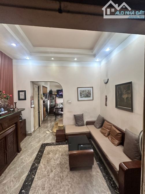 Bán nhà phố Ông Ích Khiêm, Ba Đình, DT 38m², mặt tiền 3.9m, giá 15.9 tỷ.