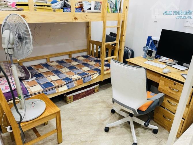 Nhà mới đẹp , vào ở ngay , sát MT Nguyễn Duy Dương quận 10