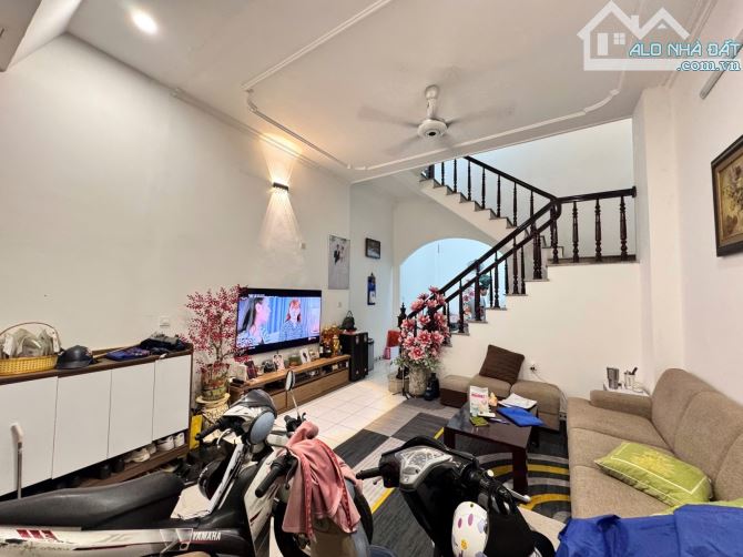 Bán nhà Minh Khai 2 thoáng 50m 4 tầng MT 4.7m giá 9 tỉ - ngõ thông, gần ô tô
