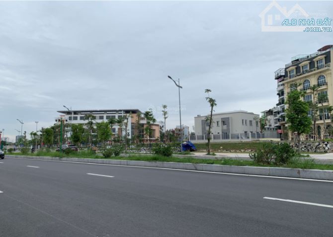 Toà nhà sừng sững 8 nổi 1 hầm mặt phố Nguyễn Gia Bổng, Ngọc Thuỵ - Đầu tư sinh lời bền vữn