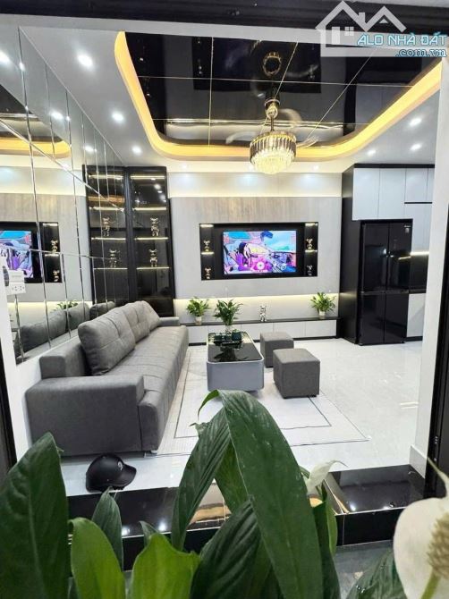 HIẾM! NHÀ 4 TẦNG- 30M2- Ô TÔ ĐỖ CỬA- TRUNG TÂM TRẦN KHÁT CHÂN- 6.48 TỶ.