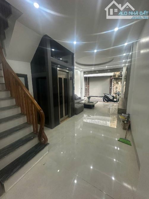 Lý tự trọng la khê 52m 5 tầng , thang máy , chỉ nhỉnh 7 tycủ t6