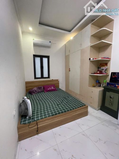 Bán nhà  Tây Tựu, Bắc Từ Liêm, 2,35 tỷ, 96m2, 3PN khách bếp view đẹp, cho thuê 12tr/th