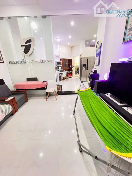 🏡 Bán nhà Cách Mạng Tháng Tám 100m² 2 tầng – 14 tỷ – Smart Home