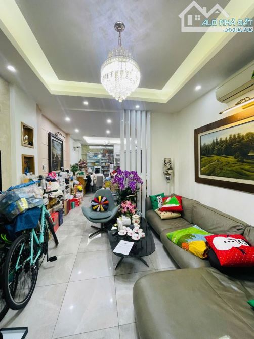 Bán Phố Nguyễn Ngọc Nại, Thanh Xuân, 50m2x5T, 16 tỷ, nhà phân lô quân đội, hướng Tây - Tây
