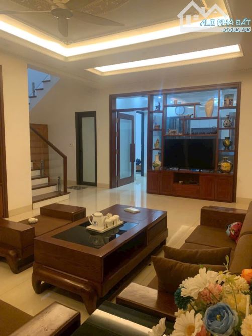 Bán căn nhà vườn Khu Tuệ Tĩnh, ph Thành Đông, Tây HP, 135m2, mt 8m, 3 tầng, 5 ngủ, 10.5 tỷ