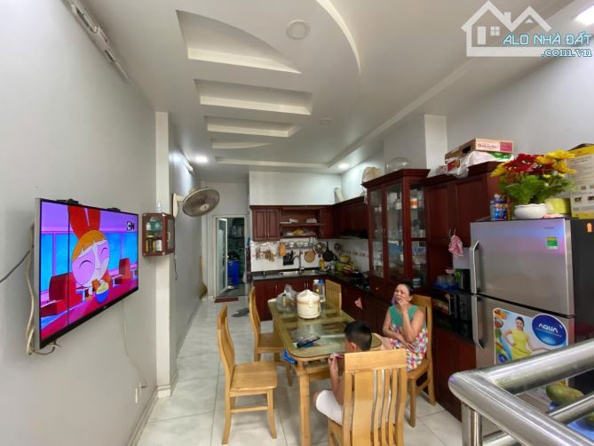 NHÀ MẶT TIỀN ĐƯỜNG SỐ – TRƯỜNG THỌ, THỦ ĐỨC – 101M² – 3 TẦNG – 4PN – GIÁ 11 TỶ