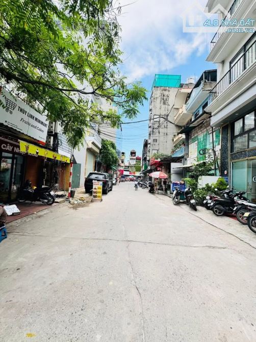 Bán toà CHDV Ngã Tư Sở. DT 143m2 x 7 tầng. 28 phòng. Giá 42 tỷ