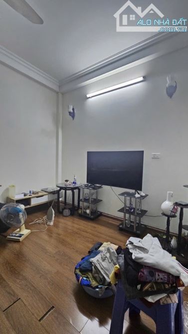 Biệt Thự Yên Lãng- Diện tích 38m2- 5 tầng 6 ngủ- 50m ra măt phố- Giá 12 tỷ có TL