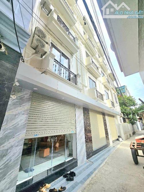 BÁN NHÀ CỔ LINH LONG BIÊN, Ô TÔ NHỎ VÀO NHÀ, MẶT TIỀN KHỦNG, TẶNG NỘI THẤT CHẤT, CHỈ 8.x T