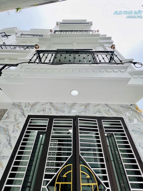 Nhà mới phố Việt Hưng chỉ hơn 5 tỷ. 3 ngủ đủ công năng. Hàng xóm kđt Vin nhiều tiện ích