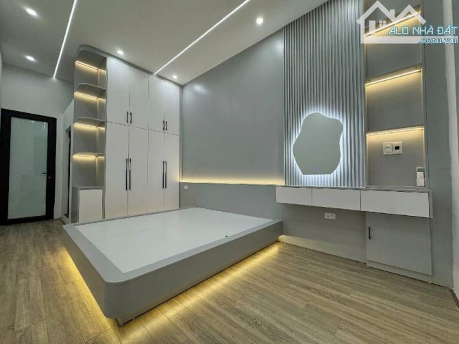 Gấp nhà Nguyễn Tuân 7.5 Tỷ, sổ đỏ sẵn, 10m ra oto tránh. Nhanh thì kịp