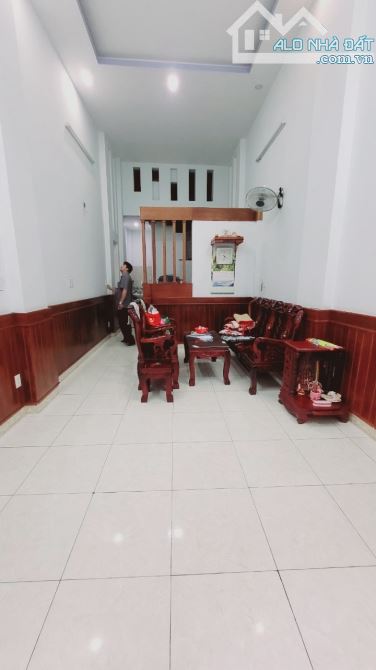 Cần bán nhanh chủ giảm chào 300 triệu, nhà 4 tầng đẹp ở ngay, 2 mặt tiền hẻm thoáng mát,