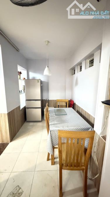 Cho thuê nhà nguyên căn Phạm Ngọc Thạch , Đống Đa. DT 55m x 3 tầng, giá 14tr