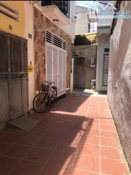 Cho thuê nhà nguyên căn ngõ 396 Trương Định, Tương Mai, Hoàng Mai. DT 40m x 2 tầng, giá