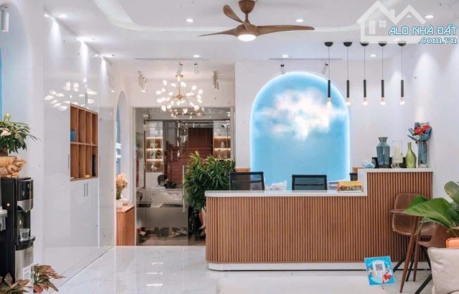 Bán nhà 7 tầng 140m2 30.9 tỷ có hd thuê 33tr/tháng trung tâm thành phố gần bệnh viện tỉnh