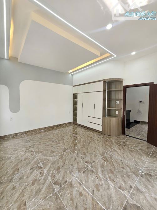 Bán nhà 2 mặt tiền, KDC gần Aeon Mall, p.Thuận Giao Tp.Thuận An chỉ 7,9 tỷ TL M6077