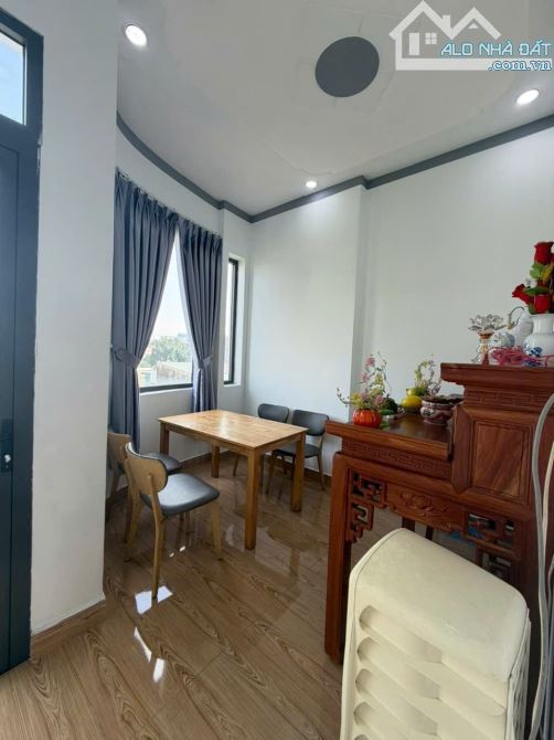 Bán nhà 1 trệt 2 lầu hoàn công gần chợ Dĩ An 1 P.Tân Đông Hiệp Tp.Dĩ An chỉ 5 tỷ 2TL M7814