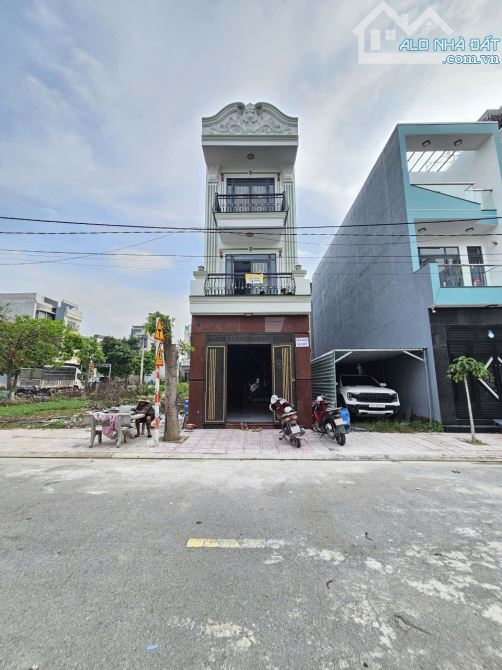 Bán nhà 1 trệt 2 lầu KDC gần đường ĐT743B chỉ 100m p.Tân Đông Hiệp Dĩ An chỉ 5ty5 TL M6973