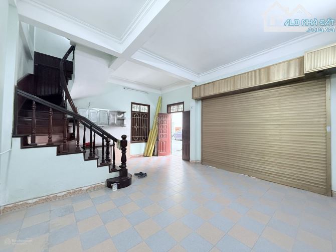 Cho thuê nhà ngõ 100 đường Hoàng Quốc Việt. Dt 40/50m2 x 5 tầng lô góc, 20 tr/tháng - 10