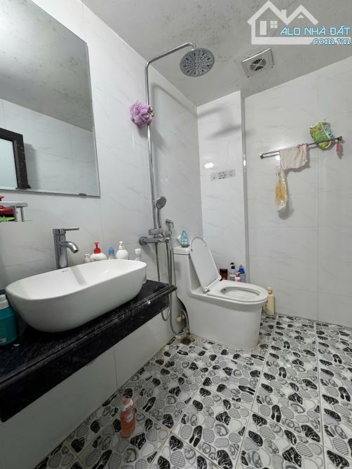 CẦU GIẤY - TRUNG TÂM - CÁCH 1 NHÀ RA Ô TÔ - 2 THOÁNG - NGÕ THÔNG - NHÀ ĐẸP 5 TẦNG- 13 TỶ - 10