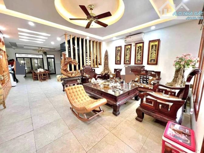 Chủ nhà đang rất gấp bán nhà ngõ 36 Nguyên Hồng – 63m², 5 Tầng, Ô Tô Đỗ Cổng – 19,5 Tỷ - 10