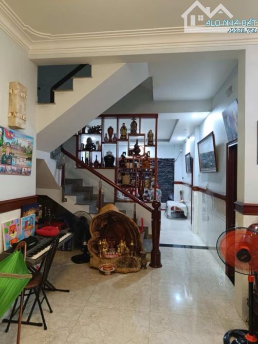 MẶT TIỀN KINH DOANH 2 CHIỀU CÁCH MẶT TIỀN CỘNG HOÀ CHƯA TỚI 5 CĂN - NGANG 19 x 20 - 10