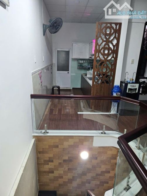 12tỷ quá rẻ cho căn nhà thu nhập tốt 30tr/tháng, có 2 lối đi riêng biệt. - 10