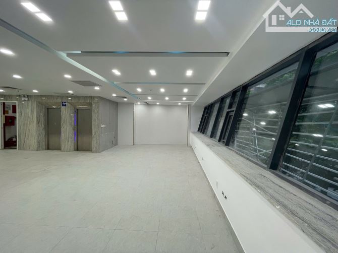 Cho thuê MBKD mặt phố Khúc Thừa Dụ, Cầu Giấy, 150m2, 7 tầng, 285tr - 10