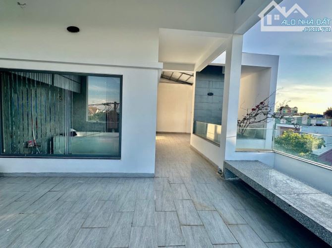 Bán nhà 3 tầng 2 Mặt Tiền Trần Lê Hoà Xuân Cầm Lệ - 11