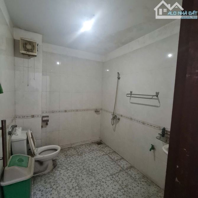 👨‍👩‍👦 Gia Chủ chuyển hướng kinh doanh nên cần bán nhà 5 tầng . Ngay Ngã Tư Đông Côi - T - 11