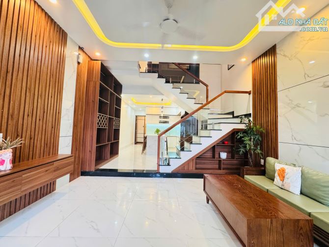📌📌📌LÀM VIỆC TRỰC TIẾP GIÁ TỐT !!! bán  nhà đẹp 2 tầng kiệt 428 Tôn Đản - 11