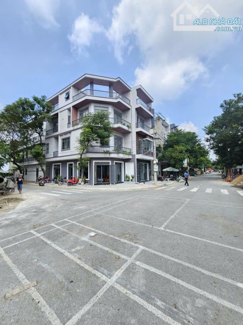 Bán nhà 2 mặt tiền, KDC gần Aeon Mall, p.Thuận Giao Tp.Thuận An chỉ 7,9 tỷ TL M6077 - 11