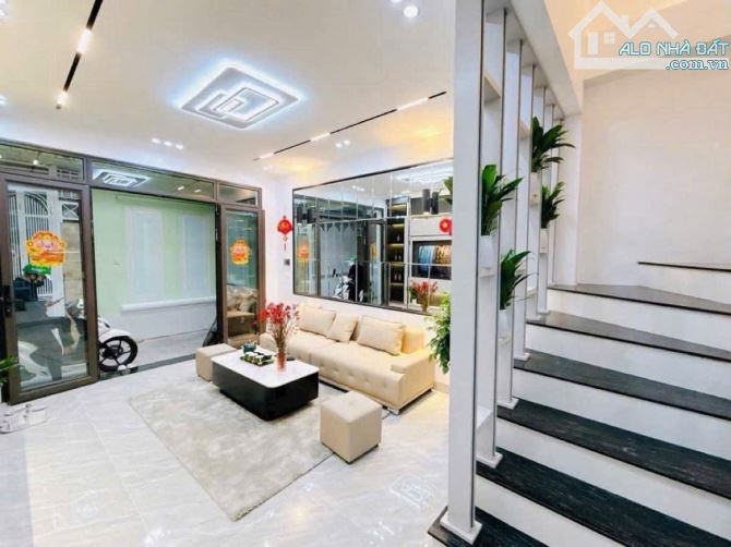 Bán nhà dân xây Xuân Thuỷ, Cầu Giấy. Sát mặt phố. 40m2 x 4T. MT: 3.8m. Giá 10.6 Tỷ. - 1