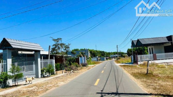 MẶT TIỀN NGUYỄN HUỆ - XÃ ĐẤT ĐỎ - TP HCM; khu nhiều nhà vườn nghỉ dưỡng, gần biển Phước Hả - 1
