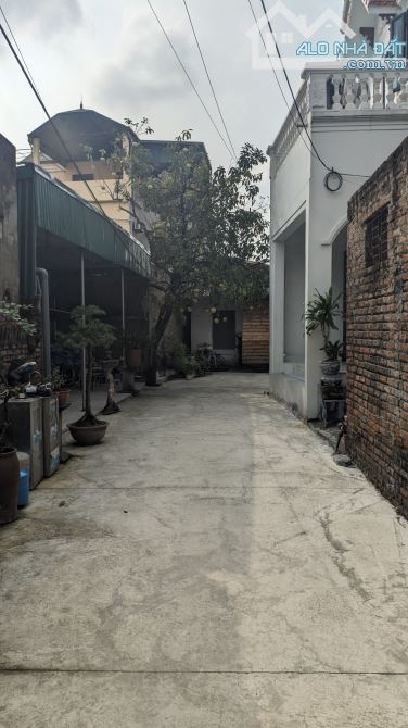 Bán đất Kiêu Kỵ 75m2 đường ô tô vào, sẵn nhà cũ. Ngõ nông, cách 1 nhà ra đường ô tô - 1