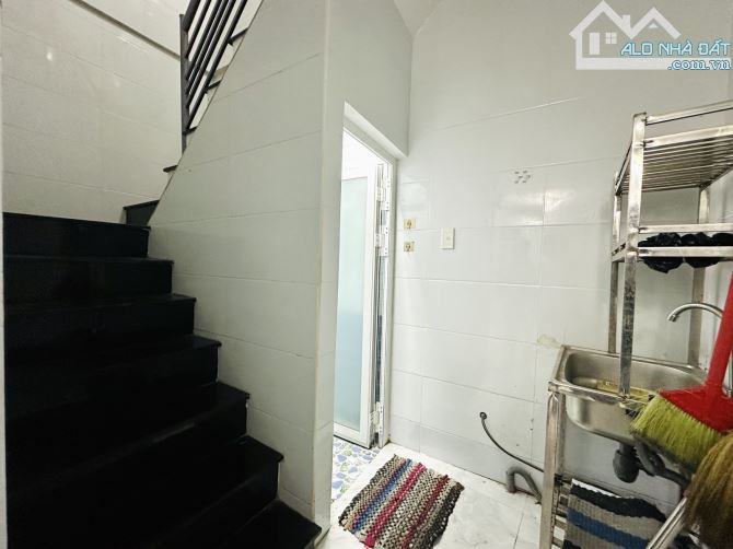 Bán nhà Quận 1 - Hẻm kinh doanh oto - 44m2, không quy hoạch - 1