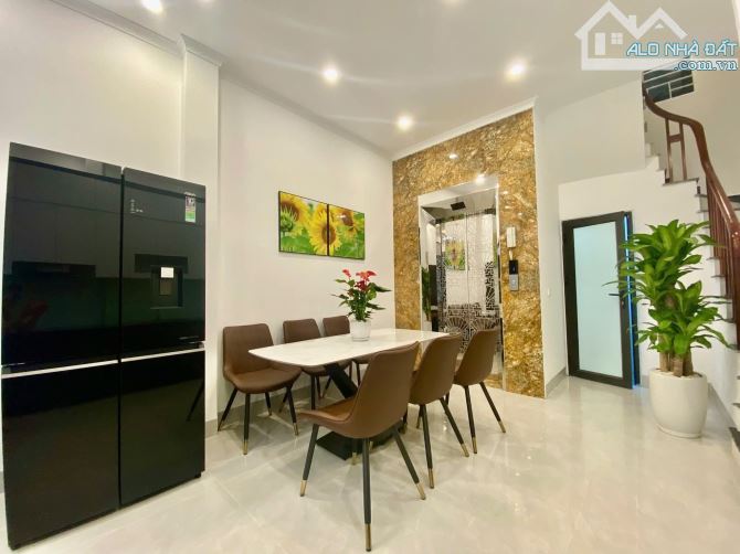NHỈNH 11 TỶ CÓ NGAY NHÀ ĐẸP -  6 TẦNG THANG MÁY- CỔ LINH- LONG BIÊN - DT 50M - MT4,5M - 1