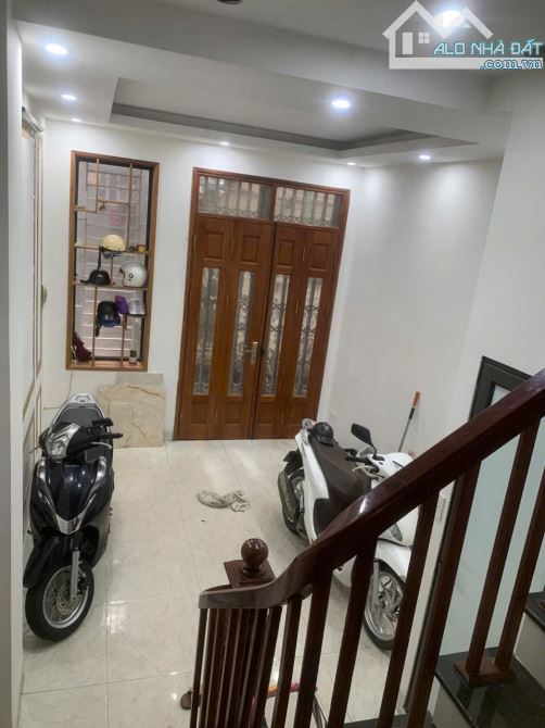 Cho thuê nhà 300 Định Công, 35m² x 4 tầng, 5 phòng ngủ, 3 vệ sinh, 13.5 triệu - 1
