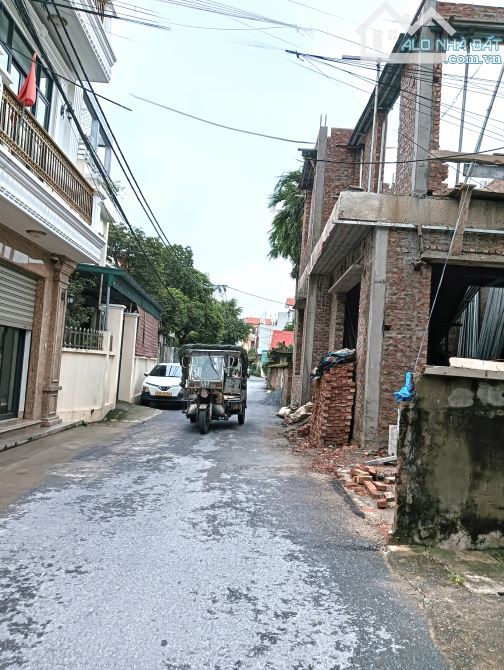 Siêu phẩm ô tô ngủ trong đất 👉 tự nhiên -thường tín - 1