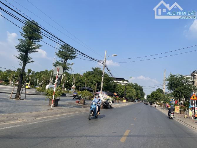 Bán nhà 2 mặt tiền phố và chợ dt 99 m thực tế sử dụng 120 - 1