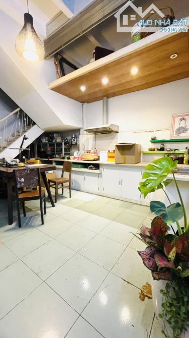 Bán nhà Quận 1 - hẻm xe hơi - 70m2 . 4 Tầng - dân trí cao - 1