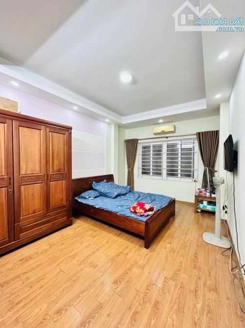 PHỐ CẦU GIẤY-CUC-HIẾM-NHÀ ĐẸP Bán gấp nhà 32m 5tầng gần phố Cầu giấy giá 7,7 tỷ.Mo tả:Nha - 1