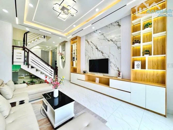 BÁN nhà Quận 4, vị trí đẹp, Giá 3TY5, Hẻm xe hơi, CẦN BÁN GẤPPPPPP - 1