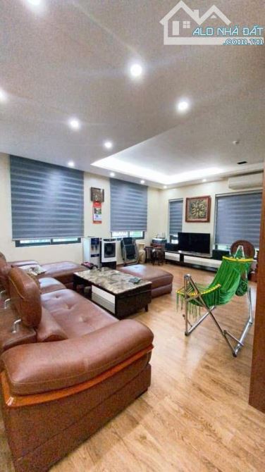 Bán nhà mặt phố Giảng Võ, Đống Đa DT 60m2, 5 tầng, MT 4.5m, kinh doanh sầm uất - 1