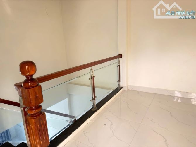Nhà 2 tầng mặt tiền Giáp Văn Cương, Hòa Minh, gần biển - 1