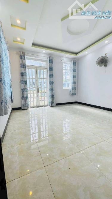 QUẬN 7 - NHỈNH 6T.Ỷ - 84M2 - 2 TẦNG 4PN - XE HƠI SÁT NHÀ - NGAY KCX - 1P QUA Q4 - 1